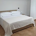 Apartament Carbone House *